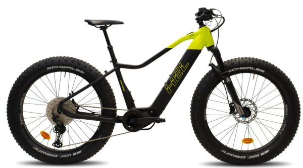 Helkama FE12 e-Fatbike sähköpyörä jousto-keulalla tarjoaa pirteää menoa hiekalle tai metsäpoluille. Shimanon Steps tekniikka sopii erinomaisesti tämän tyyppiseen pyörään keveytensä takia, EP8 moottori painaa vaivaiset 2,6kg.