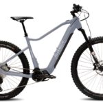elkama XE12 sähköpyörä EP801 (708Wh akulla) on varustettu tehokkaalla Shimanon uusimmalla moottorilla. Minimalistisen sporttinen runkomuotoilu ja laadukkaat komponentit takaavat nautinnolliset ajelut niin maastossa kuin kaupungissa.